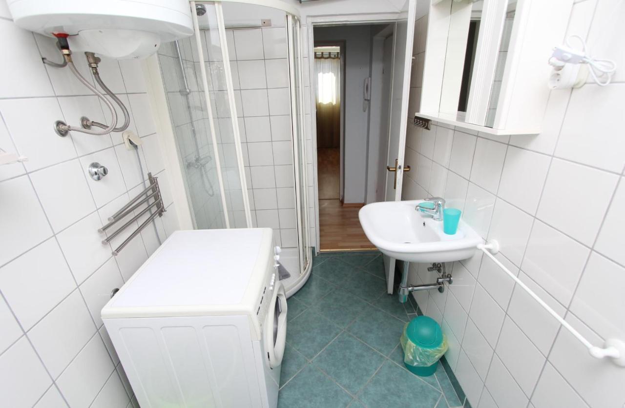 Apartment Maestral Ровин Екстериор снимка